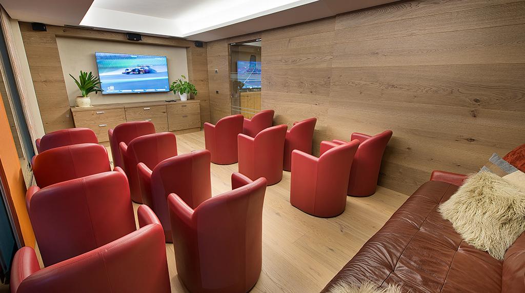 Sala lettura dell'hotel Baita Montana a Livigno